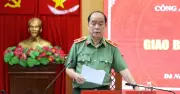 Thiếu tướng Nguyễn Hữu Hợp chỉ đạo truy quét hàng giả, ma túy mùa lễ hội