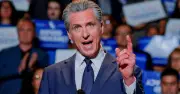 Thống đốc California tố Trump chỉ đạo điều tra vợ chồng ông