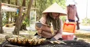 Thưởng thức cá trích nướng than hồng ven biển Quảng Trị