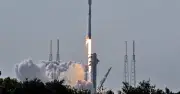 Thất bại của Blue Origin mở ra cơ hội cho SpaceX trong cuộc đua không gian