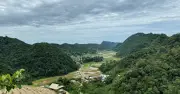 Thung lũng Trường Thọ cách Hà Nội 120km: Xe để ngoài cả ngày không sợ mất