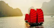 Thuyền buồm Hạ Long chính thức đón khách, giá vé 200.000 đồng