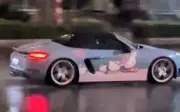 Tài xế 23 tuổi drift xe Porsche giữa đêm ở Tp.HCM bị công an triệu tập