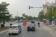 Tài xế quay đầu xe khi đèn rẽ trái đỏ có bị phạt không?