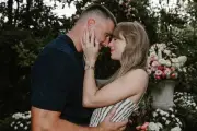 Tin đồn đám cưới Taylor Swift làm sôi động hòn đảo Rhode Island