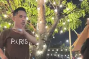 Tiếng rao kem 'gọi cả phố' gây sốt giữa lễ hội pháo hoa Đà Nẵng