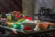 Tiết kiệm sai cách, người phụ nữ 52 tuổi phát hiện ung thư đã di căn