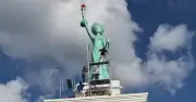 Tạm dừng thi công tượng 'Nữ thần Khai phóng' sau phản ứng dư luận