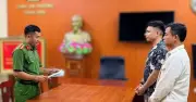 Tạm giữ 2 người hành hung đôi nam nữ trước quán karaoke ở Ninh Bình