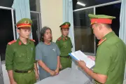 Tạm giam kẻ phóng hỏa cửa hàng văn phòng phẩm khiến 2 người chết