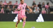 Tấm thẻ in hình Messi và Curry có giá gần 3 tỉ đồng