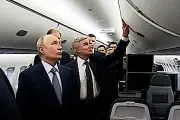 Tổng thống Putin thị sát máy bay chở khách mới của Nga