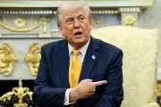 Tổng thống Trump cảnh báo Iran về hạt nhân trước thềm ký thỏa thuận hòa bình
