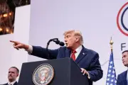 Tổng thống Trump đe dọa ném bom trở lại Iran: Đặt tay trên cò súng