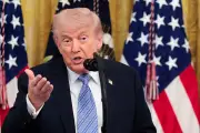 Tổng thống Trump ra tối hậu thư mới với Iran, đe dọa ném bom trở lại