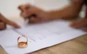 Tưởng tiền bạc là tất cả, nữ đại gia nhận bài học đắt giá khi bị chồng bỏ ở tuổi trung niên