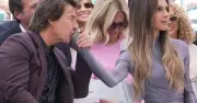 Tom Cruise hôn tay Victoria Beckham gây tranh cãi trên mạng xã hội