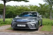 Toyota Camry HEV TOP CE: Xe thời thượng cho giới doanh nhân