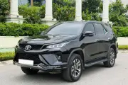 Toyota Fortuner mất bản máy dầu 2.8L, Ford Everest hưởng lợi