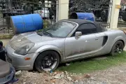 Toyota MR-S hàng hiếm bị bỏ hoang hơn 10 năm ở Hà Nội