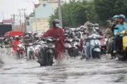 TPHCM công bố 34 tuyến đường ngập do mưa và triều cường