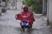 TPHCM và Nam Bộ chiều tối có mưa dông, đề phòng ngập cục bộ