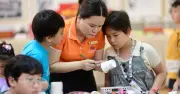 Trẻ em TP.HCM trải nghiệm làm nhà sáng chế tại câu lạc bộ khoa học vui miễn phí