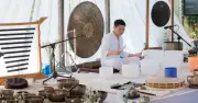 Trị liệu biển kết hợp tắm âm thanh lần đầu tại Coastal Quảng Ngãi