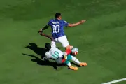 Tranh cãi nảy lửa khi trọng tài từ chối quả phạt đền, Mbappe bị oan