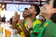 Tranh cãi tiền boa tự động tại nhà hàng Mỹ dịp World Cup 2026