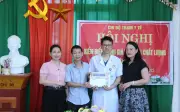 Trao hơn 157 triệu đồng tới gia đình bác sĩ trẻ mắc suy thận giai đoạn cuối