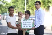 Trao hơn 259 triệu đồng đến bé 3 tuổi mắc ung thư mắt và u não