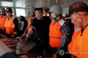 Triều Tiên phát triển vũ khí bí mật dưới nước, Chủ tịch Kim thị sát chiến hạm