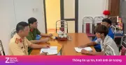 Triệu tập thanh niên thả 2 tay, để cháu bé hơn 1 tuổi cầm lái xe máy khi đổ đèo