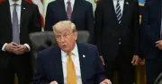 Trump chỉ trích Thượng viện Mỹ vì nghị quyết Iran, yêu cầu điều tra giá xăng