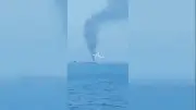 Tàu Iran chìm trên vịnh Oman sau khi trúng đạn Mỹ, 5 thủy thủ được cứu