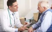 Tuổi thọ dài hay ngắn được tiết lộ qua việc đi vệ sinh: 3 đặc điểm thường gặp ở người sống thọ