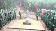 Tuần tra song phương Quảng Trị - Khammouane: Kiểm tra mốc giới, tặng quà