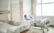 Tung tin con cái là chó, đưa tuổi già tới tính ngộ sau 5 ngày nằm viện một mình