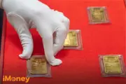Đầu tư vàng lúc này: Chuyên gia khuyên nắm giữ hay bán ra?