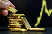 UBS dự báo đáy vàng có thể xuống 3.850 USD/ounce