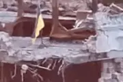 Ukraine cắm cờ tại mũi đất Kinburn chiến lược, tuyên bố Nga đang rút lui