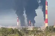 Ukraine phóng tên lửa xuyên biên giới, loạt cơ sở ở Nga bốc cháy