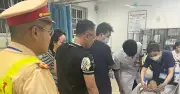 Vợ chồng bế con gái 4 tuổi hoảng hốt cầu cứu CSGT, hành động khẩn