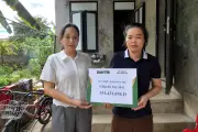 Vợ chồng cùng ung thư nhận hơn nửa tỷ đồng từ bạn đọc Dân trí