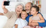 Về già con cháu thích ở gần thương vì ông bà có đủ 4 điều này không chỉ vì tinh thần