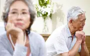 Về già mới hiểu: Điều ngụ ngốc nhất không phải thiếu tiền mà là tự làm khổ mình mỗi ngày