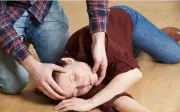 Vì sao đột quỵ tăng cao trong mùa nóng? Nhóm người này cần đặc biệt cảnh giác, đặc biệt sau tuổi 50