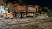 Va chạm tàu hỏa với xe tải tại đường ngang dân sinh ở Hà Nội