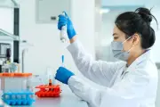 Vaccine đầu tiên trên thế giới được thiết kế hoàn toàn bằng AI